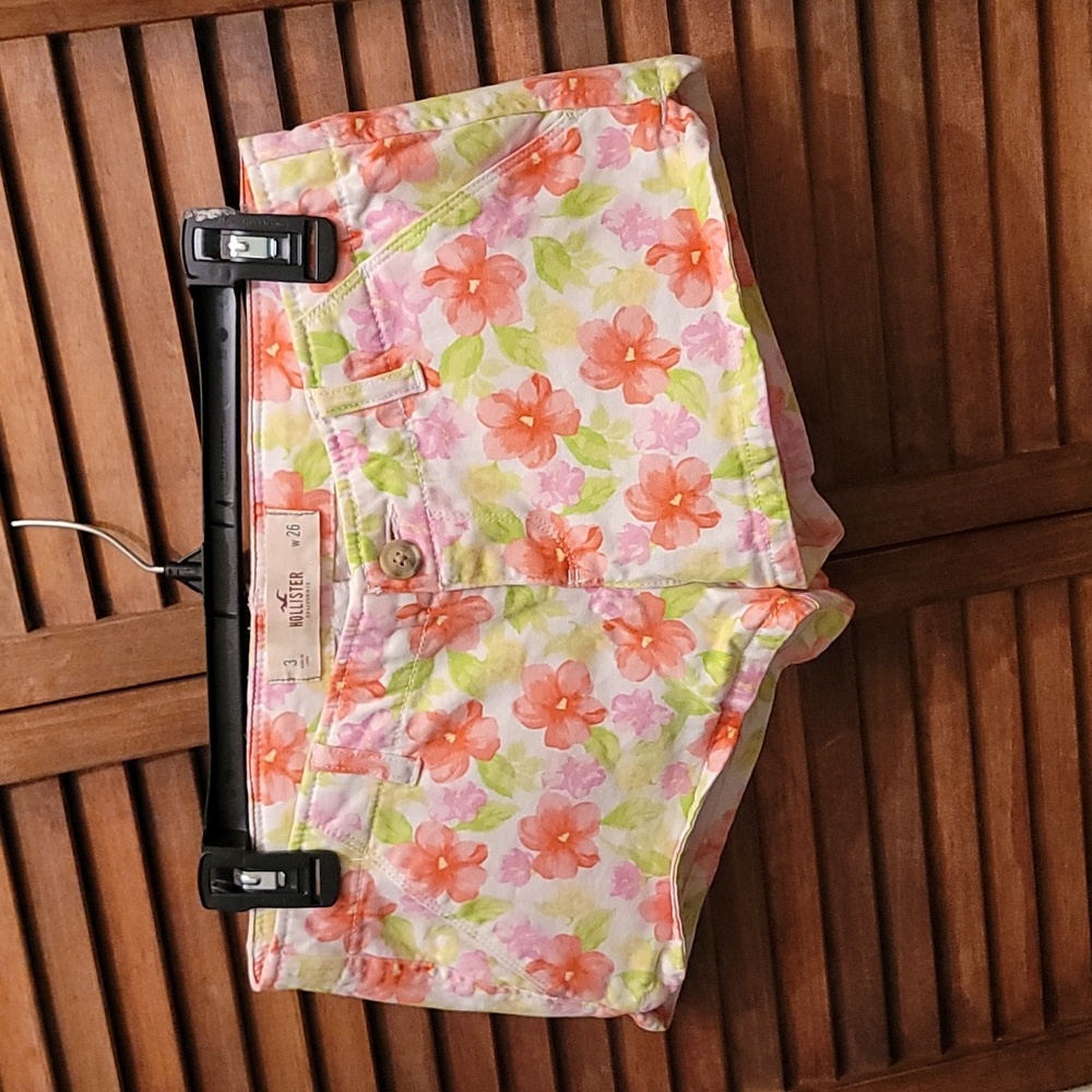 Hollister floral shorts